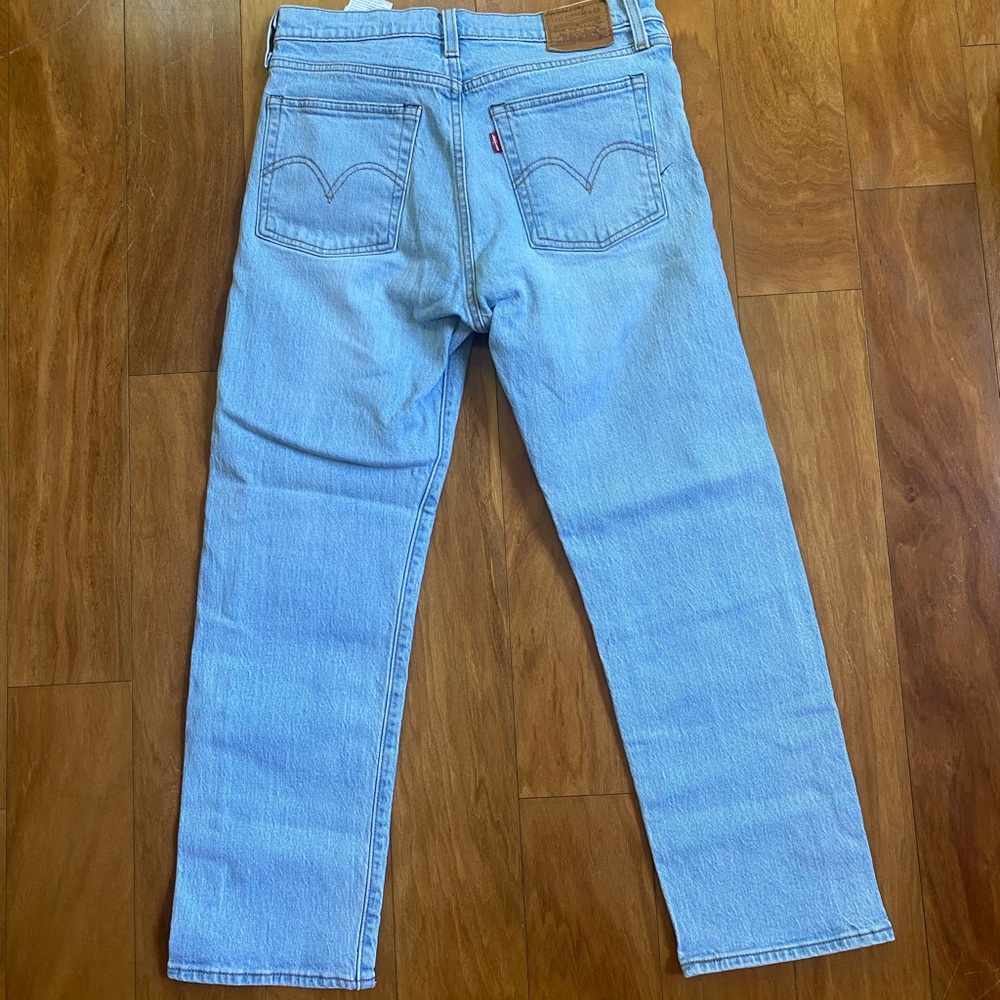 NWOT Levi’s wedgie straight light wash cropped jeans